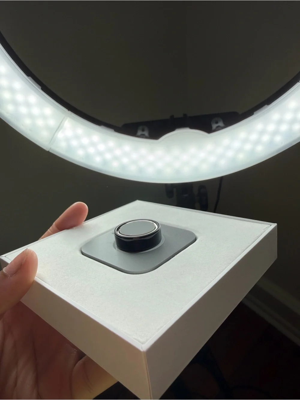 Oura Ring 4 - Black and Silver Finish